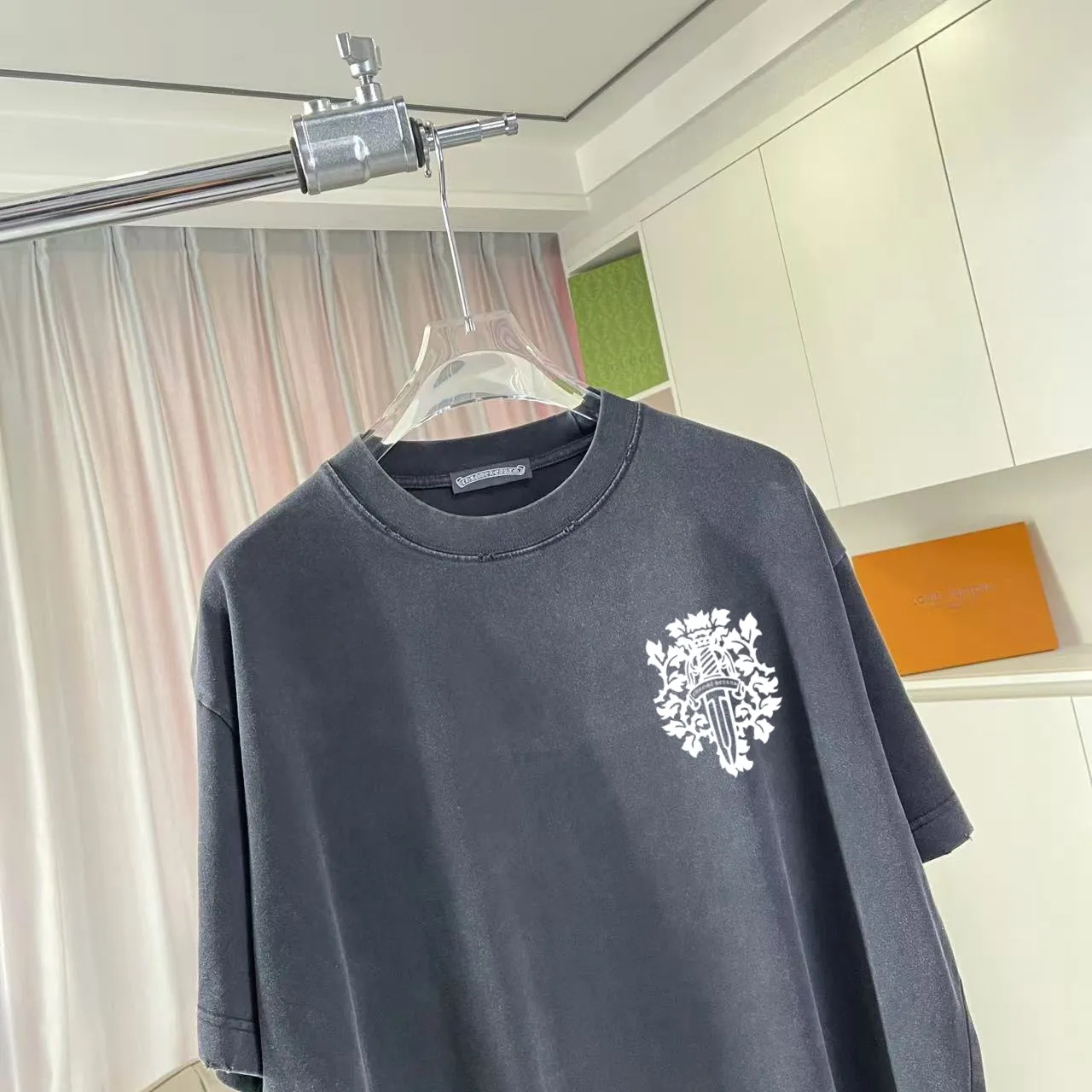🅿️200 ch Crocodile* 2025 spring and summer new style, washed, worn, Sanskrit cross print, short-sleeved T-shirt, customized fabric 320g, same style for men and women, size: S M L XL XXL five codes, color: black gray